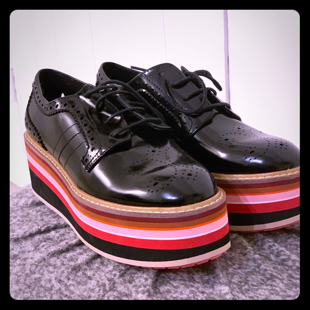 Platform patent leather sneaker